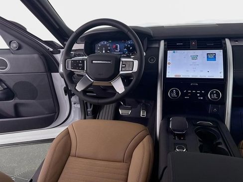 New 2025 Land Rover Discovery Dynamic SE image 25