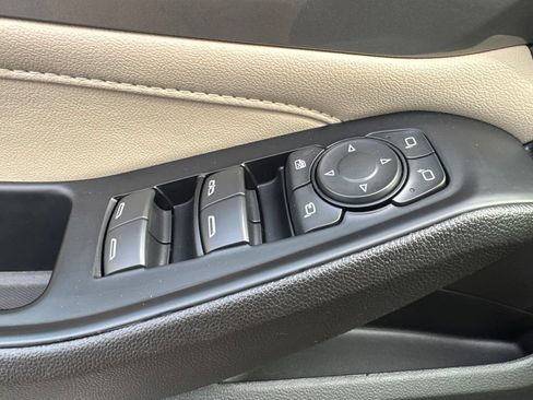 Used 2023 Chevrolet Traverse LT w/ LT Premium Package AWD/4WD image 32