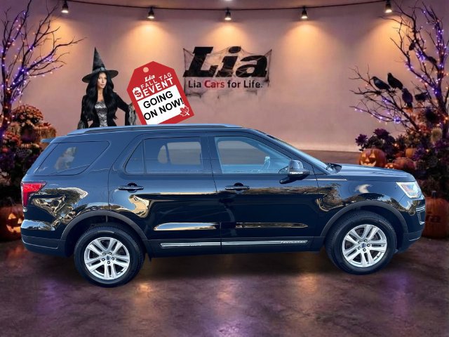 Used 2018 Ford Explorer XLT AWD/4WD image 2