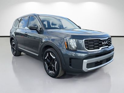 Used 2024 Kia Telluride S w/ S Sunroof Package