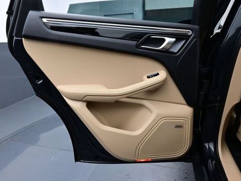 Certified 2022 Porsche Macan S AWD/4WD image 13