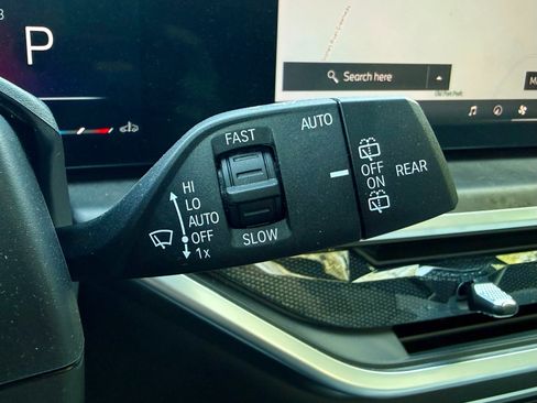 Used 2025 BMW X5 xDrive40i w/ M Sport Package image 55