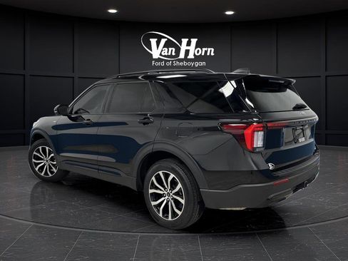 Used 2025 Ford Explorer ST-Line image 3