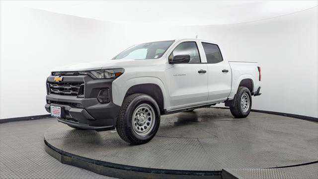 Used 2023 Chevrolet Colorado W/T RWD image 2