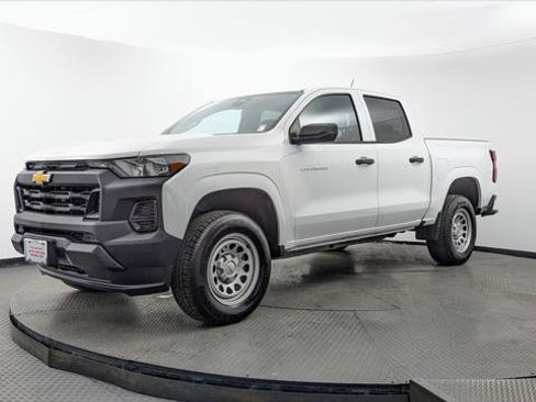 Used 2023 Chevrolet Colorado W/T RWD image 2