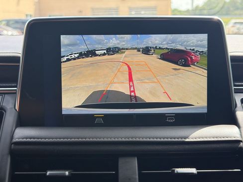 Used 2023 Chevrolet Tahoe Premier AWD/4WD image 24