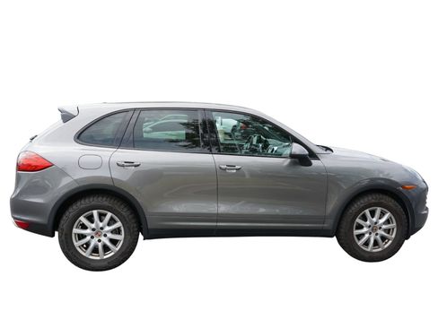 Used 2014 Porsche Cayenne Diesel AWD/4WD image 2