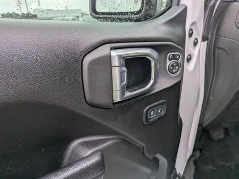 Used 2023 Jeep Gladiator Rubicon w/ Trailer Tow Package AWD/4WD image 9