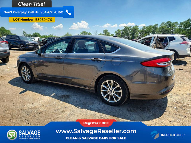 Used 2017 Ford Fusion SE w/ Fusion SE Technology Package FWD image 3