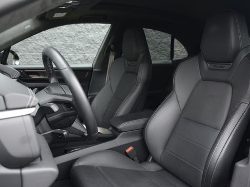 Certified 2025 Porsche Macan Turbo Electric AWD/4WD image 5
