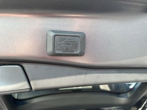 Used 2023 Toyota RAV4 XLE Premium image 10