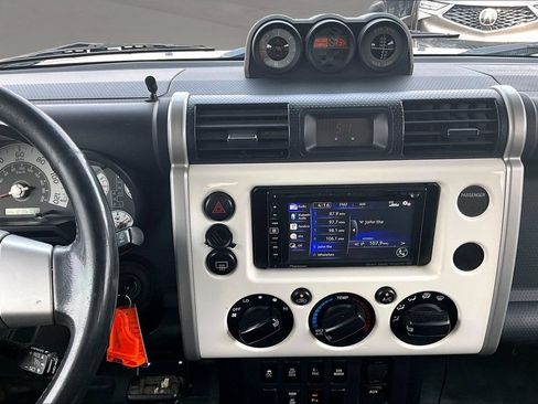 Used 2010 Toyota FJ Cruiser 4WD image 6