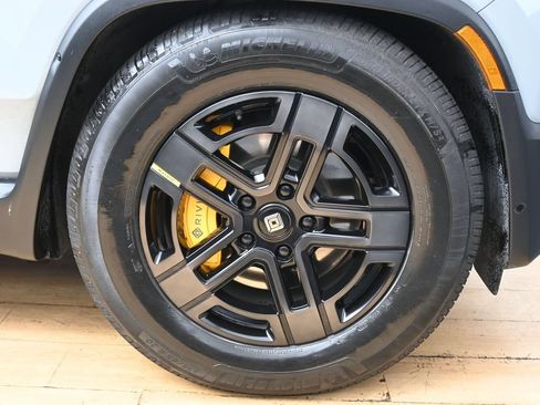 Used 2023 Rivian R1S Adventure AWD/4WD image 13