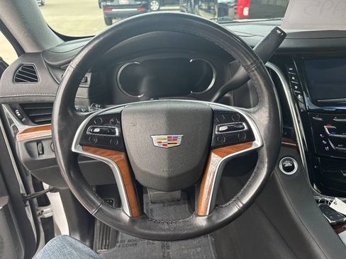 Used 2019 Cadillac Escalade ESV Luxury image 5