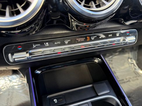 Used 2023 Mercedes-Benz EQB 300 4MATIC image 27