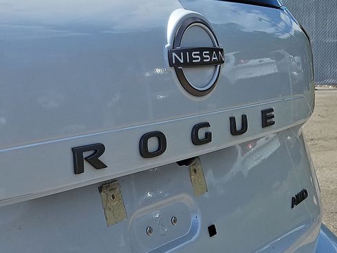 Used 2025 Nissan Rogue SV AWD/4WD image 34