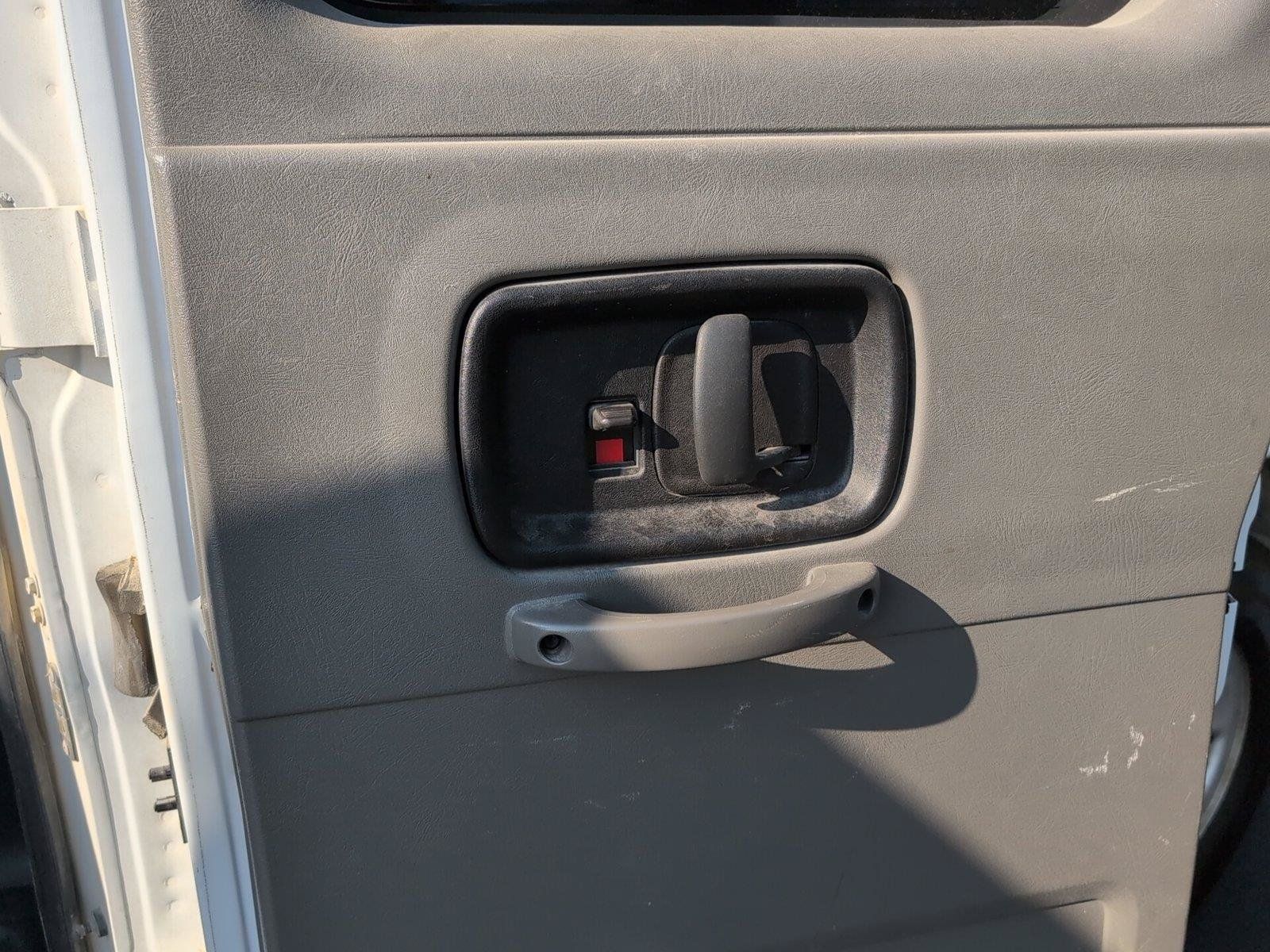 Used 2017 Chevrolet Express 2500 RWD image 33