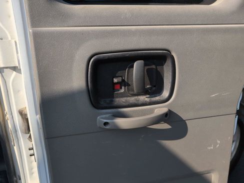 Used 2017 Chevrolet Express 2500 RWD image 33