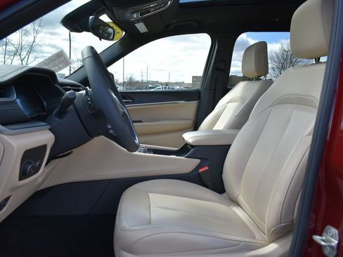 Used 2024 Jeep Grand Cherokee L Limited image 15