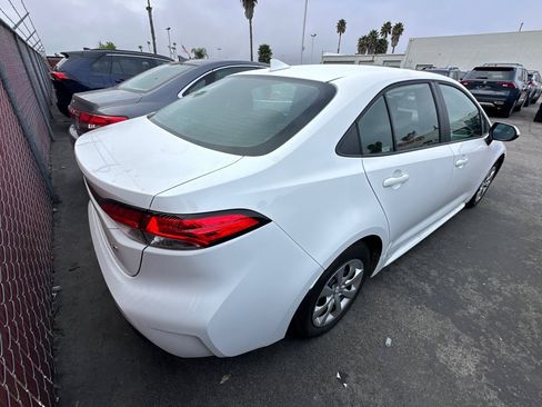 Used 2025 Toyota Corolla LE image 3