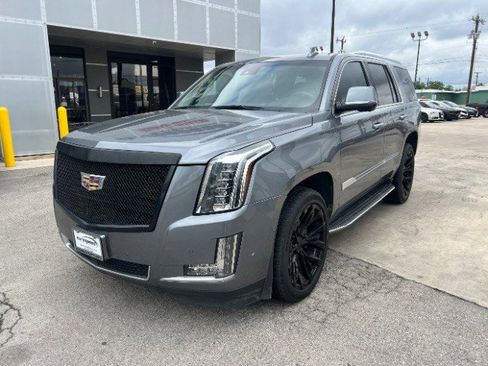 Used 2018 Cadillac Escalade Luxury AWD/4WD image 1