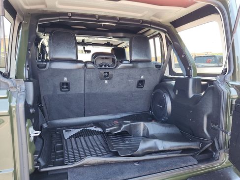 Used 2021 Jeep Wrangler Unlimited Sahara AWD/4WD image 28