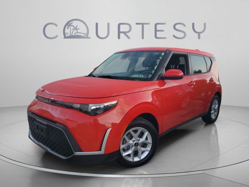 Certified 2024 Kia Soul LX w/ Option Group 015 FWD image 1