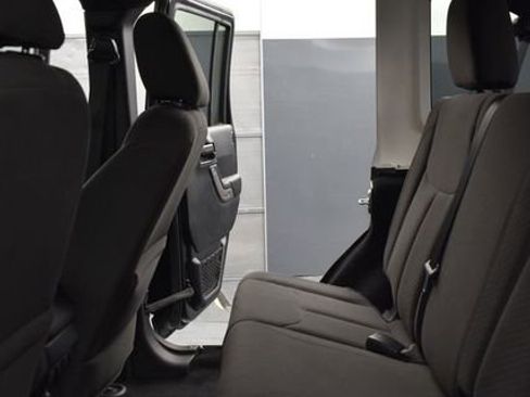 Used 2018 Jeep Wrangler Unlimited Sport S image 8