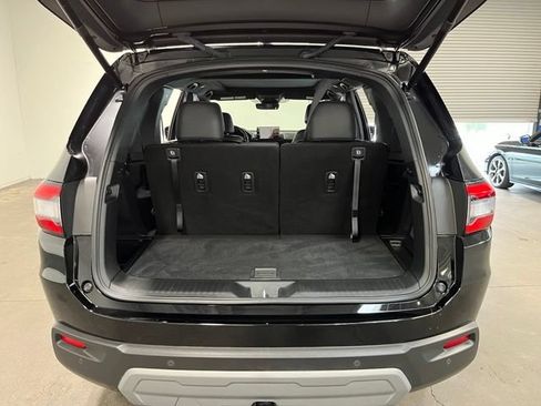 Used 2025 Honda Pilot TrailSport image 16