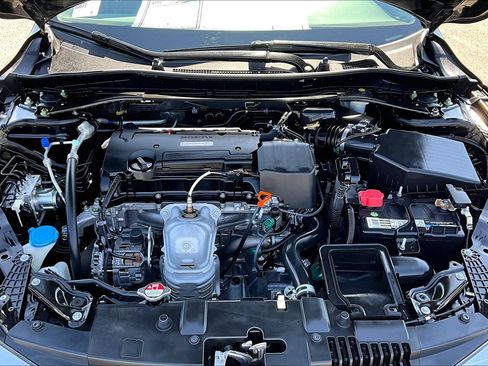 Used 2017 Honda Accord EX image 9