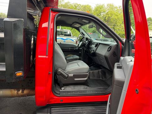 Used 2016 Ford F550 4x4 Regular Cab Super Duty image 32
