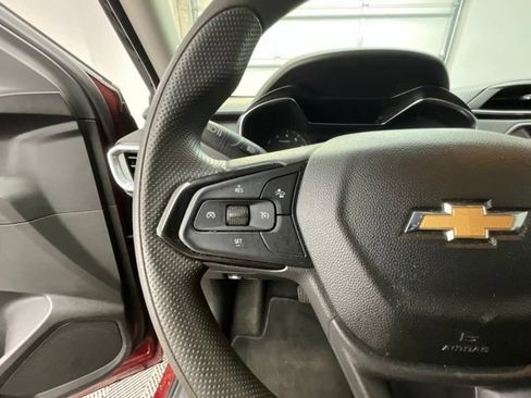 Used 2022 Chevrolet TrailBlazer LT AWD/4WD image 16