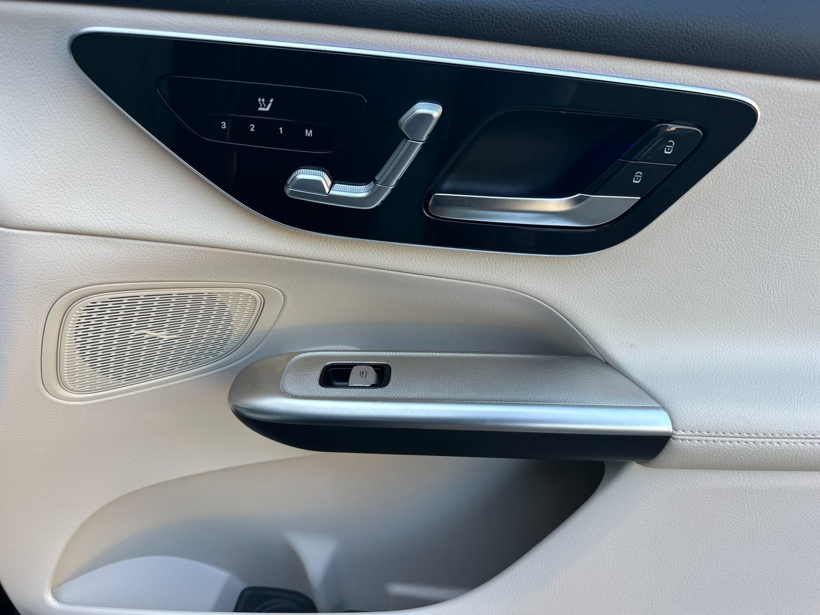 Certified 2026 Mercedes-Benz GLC 300 4MATIC image 19