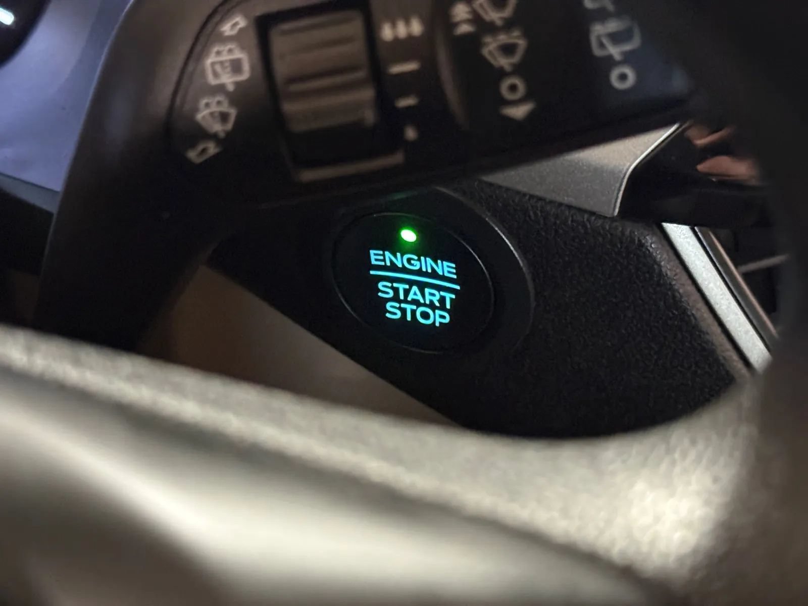 Used 2020 Ford Escape SE AWD/4WD image 35