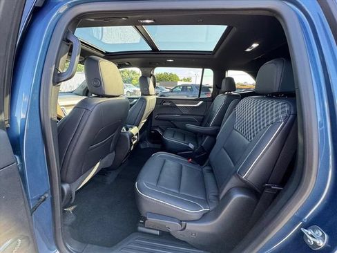 Used 2025 GMC Acadia Denali FWD image 12