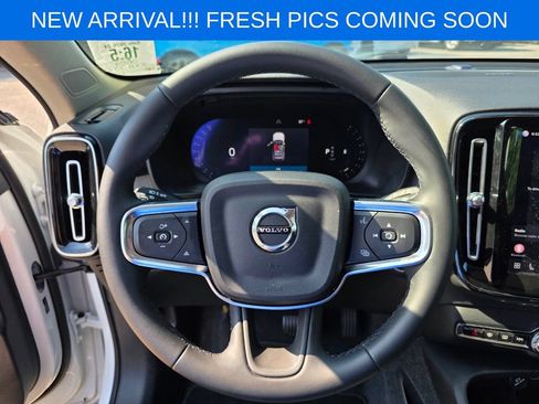 Used 2024 Volvo XC40 B5 Plus AWD/4WD image 13