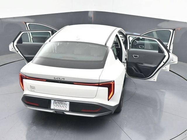 Used 2025 Kia K4 FWD image 45
