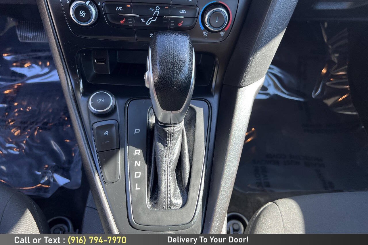 Used 2018 Ford Focus SE w/ Cold Weather Package FWD image 17