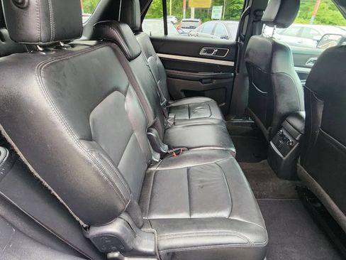 Used 2016 Ford Explorer XLT w/ Equipment Group 202A AWD/4WD image 14