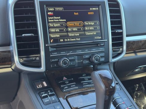 Used 2016 Porsche Cayenne image 22