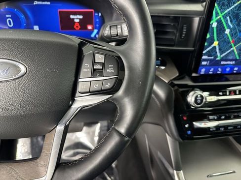 Used 2022 Ford Explorer Platinum w/ Technology Package AWD/4WD image 14