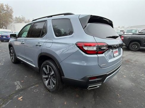 New 2025 Honda Pilot Touring image 6