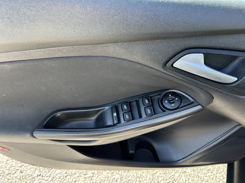 Used 2015 Ford Focus SE w/ Equipment Group 201A FWD image 13