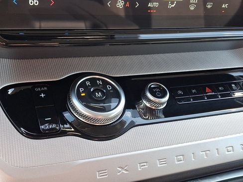Certified 2025 Ford Expedition Active AWD/4WD image 13
