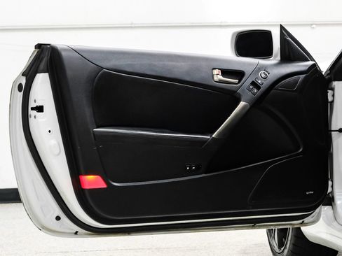 Used 2013 Hyundai Genesis 3.8 image 36