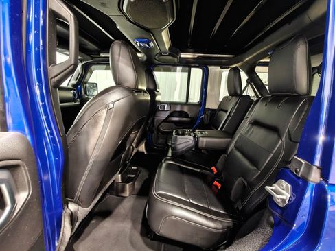 Used 2020 Jeep Wrangler Unlimited Sahara image 29