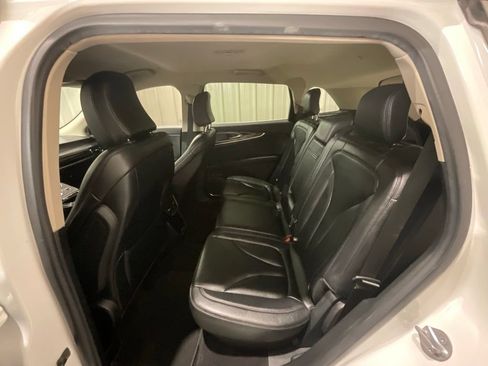 Used 2022 Lincoln Nautilus FWD w/ Premium Package image 12