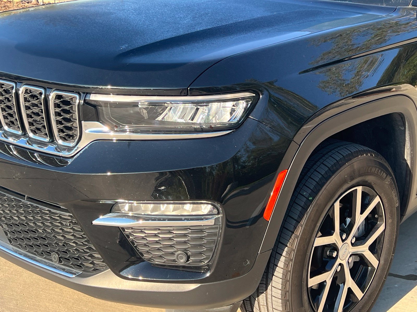 Used 2023 Jeep Grand Cherokee Limited w/ Luxury Tech Group II RWD image 16