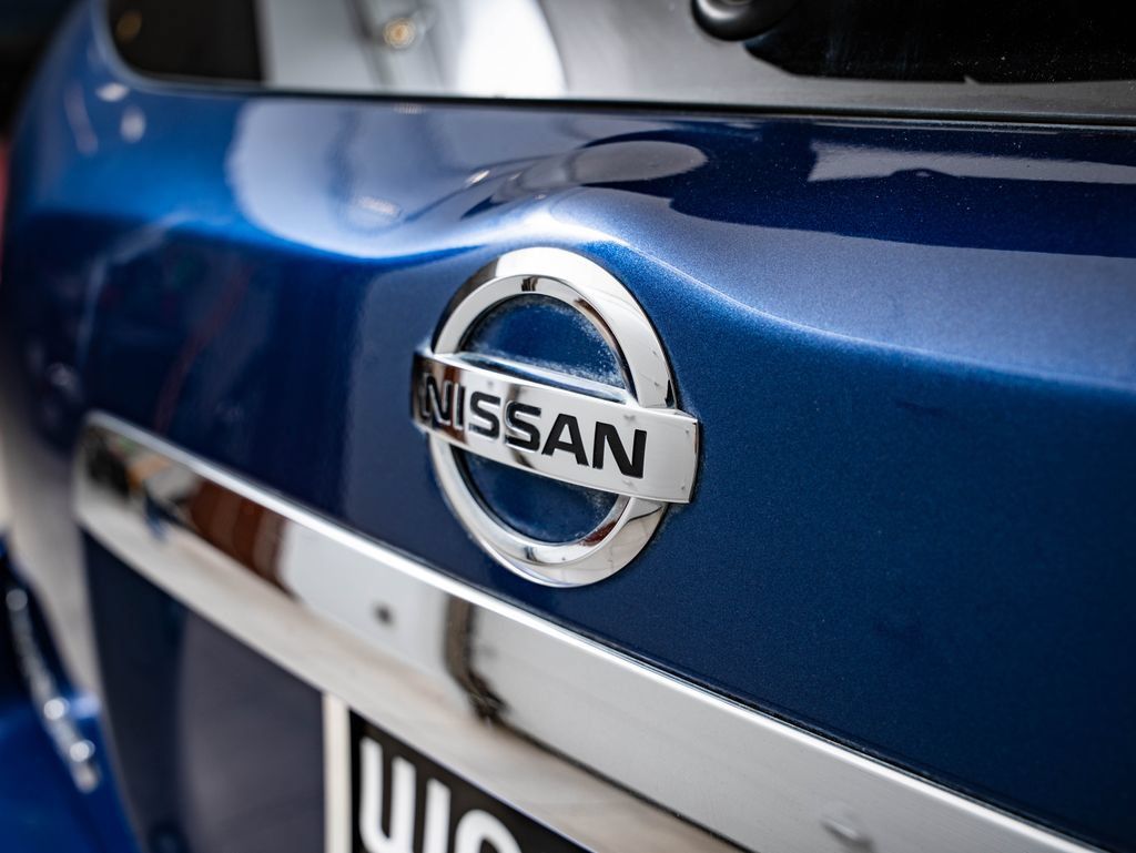 Used 2018 Nissan Pathfinder SL FWD image 17
