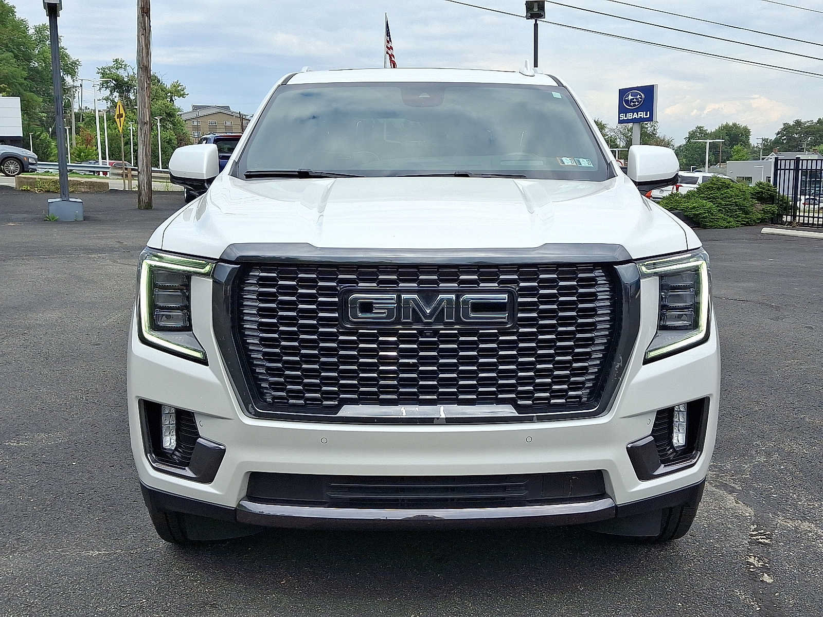 Used 2024 GMC Yukon Denali Ultimate AWD/4WD image 3